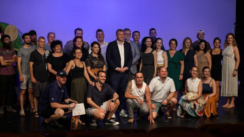 A Kismalac és a Farkasok kiemelkedett a legkedveltebb előadások sorából, és mesékben gazdag évadot zárt a Harlekin.