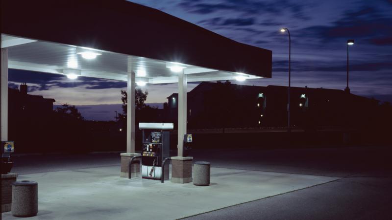 Megérkezett a várva várt hír: holnaptól áremelkedés várható a benzin piacon!