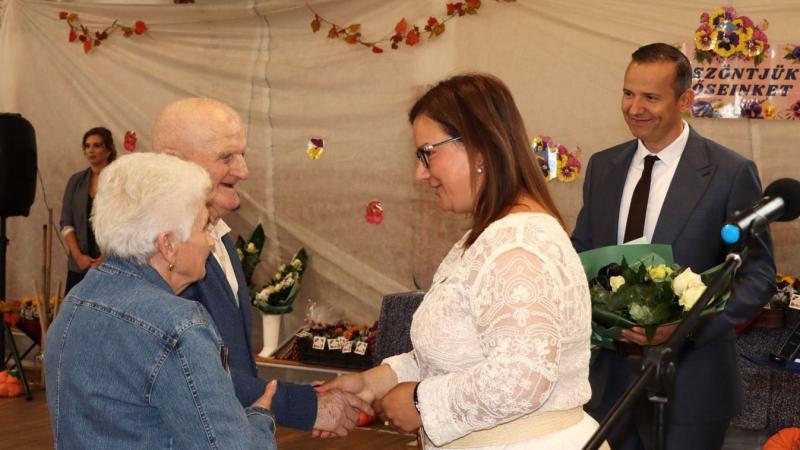 Majdnem egy évszázadnyi tapasztalat és állhatatosság: így üdvözölték Ásotthalom két legidősebb polgárát.