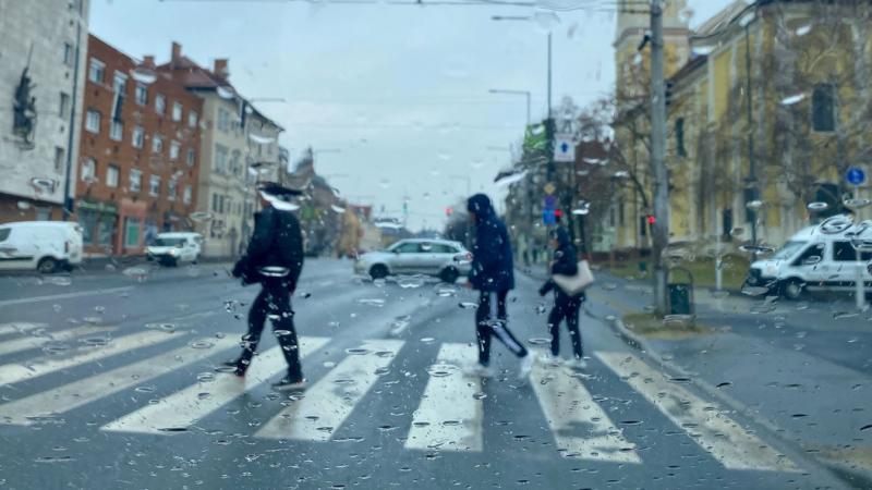 Milyen időjárásra számíthatunk holnap? Vajon az eső elmoshatja a zalaegerszegi megemlékezést?