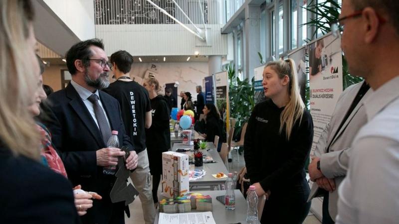 Robotlabor, hidrogénautók és tőzsdei játékok: izgalmas programokkal várja az érdeklődőket az NJE nyílt napján!