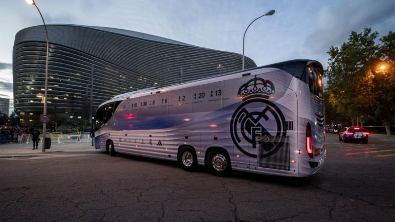 A Real Madrid vadonatúj luxusbusza összeütközött egy teherautóval.