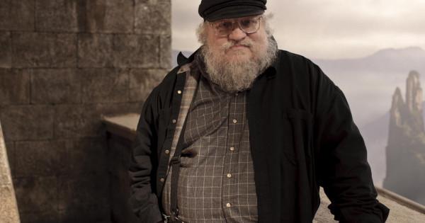 A Trónok harca sorozat befejezése már 13 éve várat magára, és egyre kevesebb a garancia arra, hogy George R. R. Martin valaha is lezárja a történetet. A könyves világ rajongói izgatottan figyelik a híreket, de a várakozás egyre inkább kérdéseket vet fel a