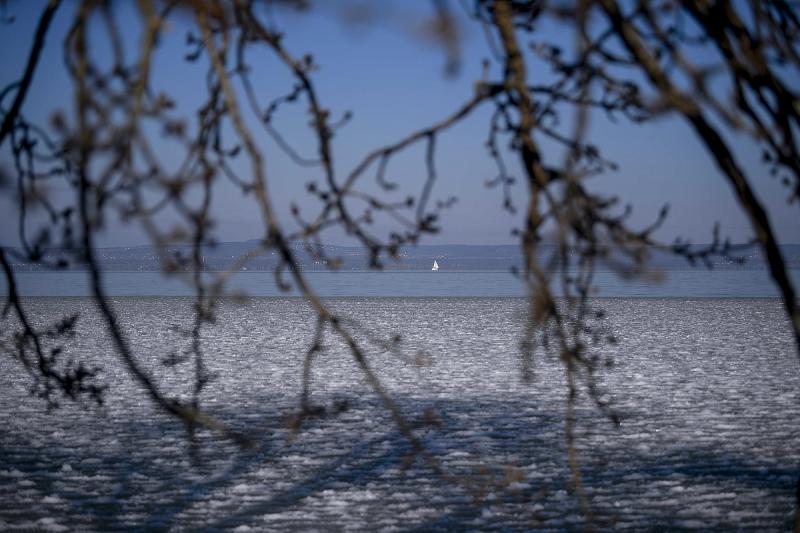 Példátlan együttműködés bontakozik ki a Balaton környékén, ahol a nyugdíjasok aktív szerepet kaphatnak a közösségi munkában.