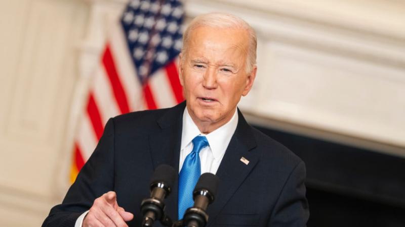 Joe Biden búcsúbeszédében figyelmeztető jeleket adott, mintha vészharangot kongatott volna, hangsúlyozva a jövőbeli kihívások fontosságát.