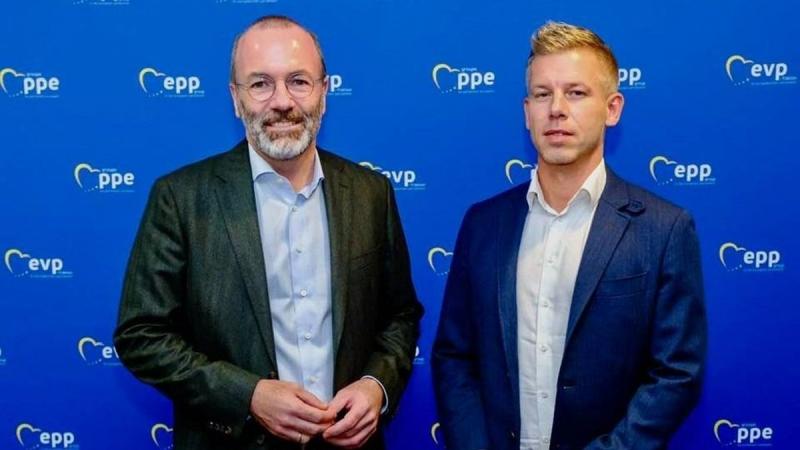 Petri Lukács Ádám: Manfred Weber fénye

A politikai színtér sokszínűsége és dinamikája közepette Manfred Weber kiemelkedő szereplővé vált, aki nem csupán politikai vezetőként, hanem egyfajta iránytűként is szolgál az európai politikai tájban. Weber világo
