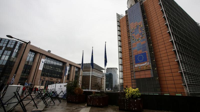 Brüsszel lemond az egyik legjelentősebb vívmányáról, csupán azért, hogy fellendítse az EU gazdasági motorját.