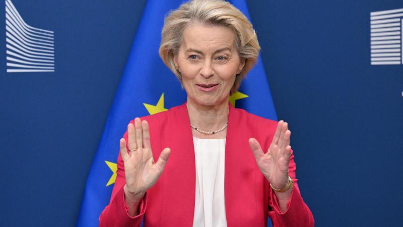 Ursula von der Leyen határozottan visszautasította azt az állítást, miszerint arra kérte volna az uniós biztosokat, hogy távol maradjanak a budapesti Pride rendezvényről.