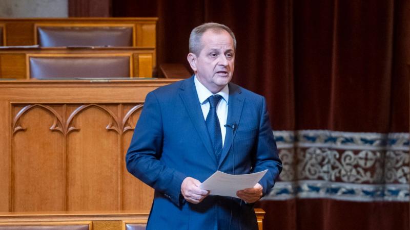 Egyedi megfogalmazásban: Ügyészségi eljárás indítható azzal a tiszttel szemben, aki Orbán Viktor halálát kívánta egy nyilvános kommentben.