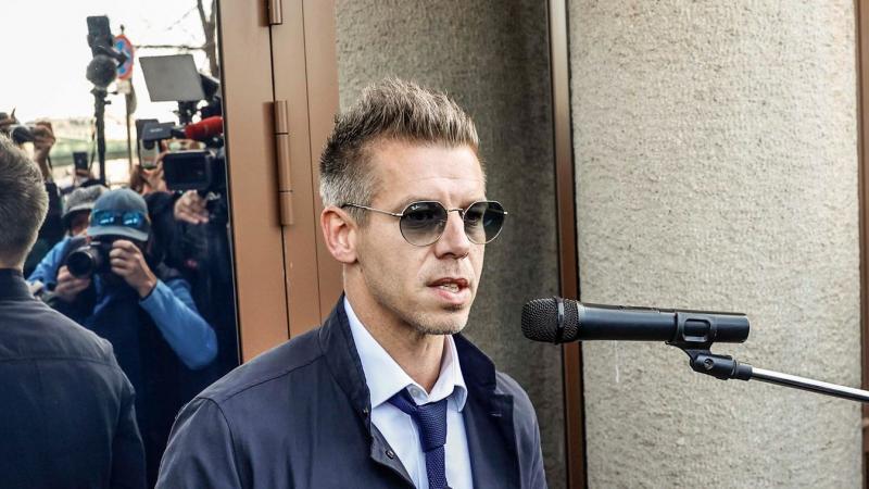 A Tisza Párt háza táján viharos idők köszönthetnek, hiszen Magyar Péter magabiztossága és arroganciája komoly feszültségeket szülhet. Ez a belső feszültség akár a párt jövőjére is kihatással lehet. További részletek és elemzések a lenti videóban!