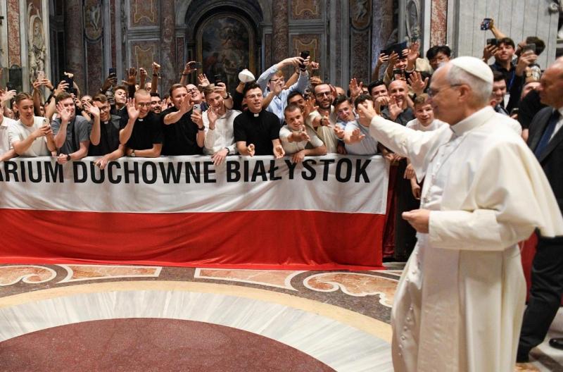 Leó pápa üzenete a szeminaristák számára: Szolgáljatok Krisztus szívével a missziós egyházban! - Vatican News