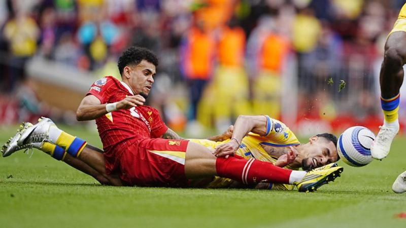 A Bayern München érdeklődést mutatott a Liverpool támadójáért, azonban a német klub ajánlatát hamar elutasították.