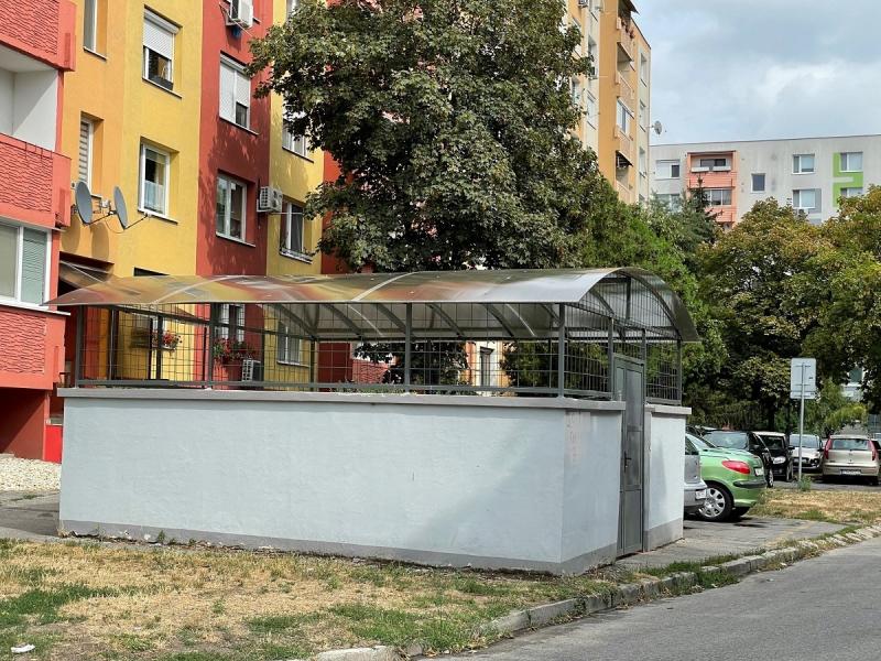 Komárom városában folytatódik a hulladékgyűjtő szigetek kialakítása, ezzel is támogatva a környezetvédelem és a fenntartható hulladékgazdálkodás törekvéseit.