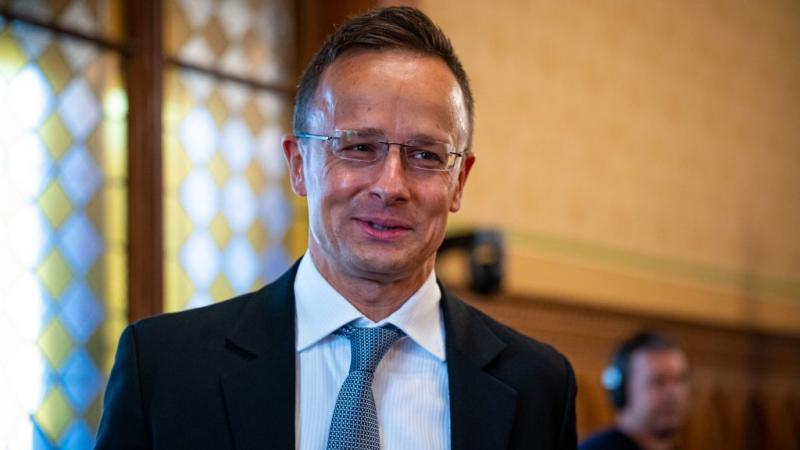 Szijjártó egy új, állami támogatással létrejött kínai gyár avatásán járt, ahol méltatta a projekt jelentőségét.