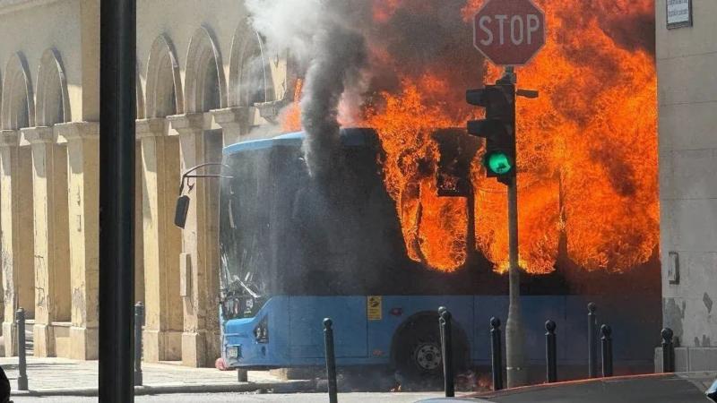 Magyar Péter azóta hallgat a leégett buszok ügyében, hogy a tűzvész után mindenki az ő véleményét várta.