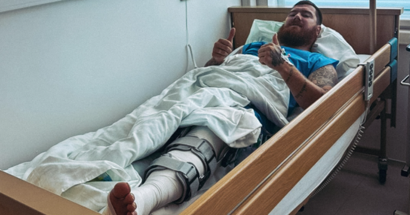 A magyar labdarúgó-válogatott támadója megműtötték, és most a kórházból küldött üzenetet.