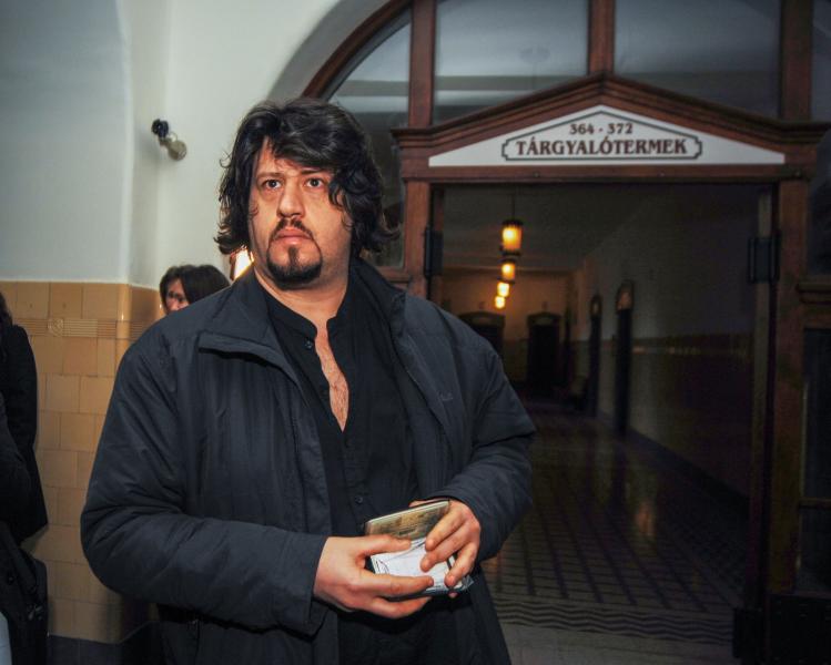 Jeszenszky Zsolt éles kritikájával most igazán felkavarta a közéleti vizeket, hiszen egyetlen mondatával olyan lavinát indított el, amely felperzselte az internet világát. Puzsér Róbert reagálása már most izgalmas vitákat generál, és úgy tűnik, hogy egy ú