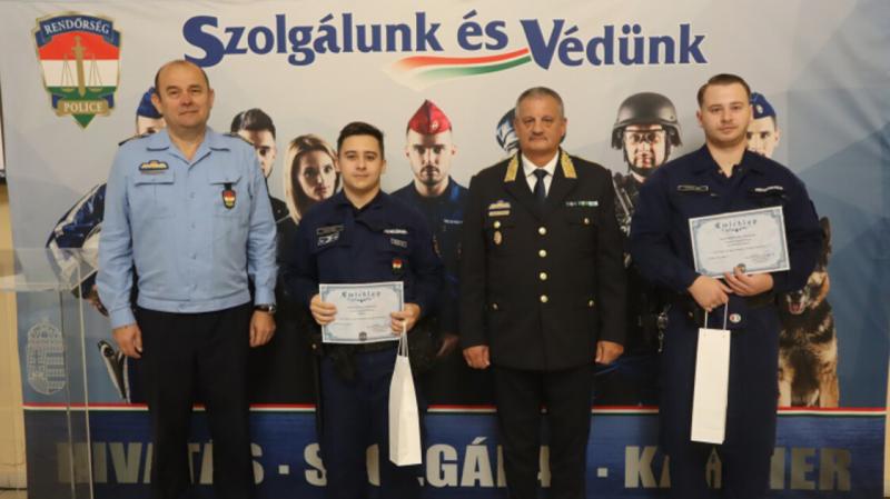 A nő súlyosan sérült állapotban hevert, amikor a rendőrök rátaláltak. Vér csöpögött a földre, és a helyszín drámai látványt nyújtott. A sürgősségi szolgálatok azonnal megkezdték a segítségnyújtást, miközben a rendőrség a környéket biztosította a nyomozás 