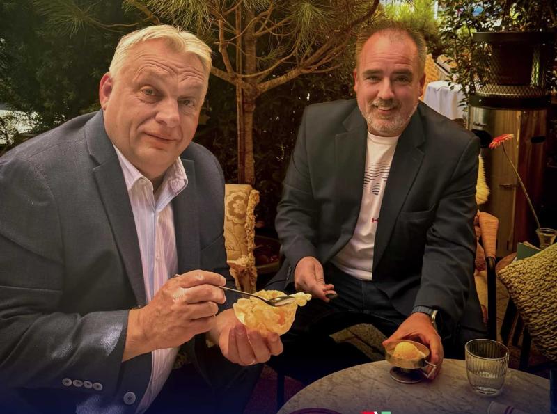 Török Gábor megfigyelése szerint egyre inkább arra utalnak a jelek, hogy a kormánypárt kampányát már nem a megszokott, tapasztalt szakemberek irányítják.