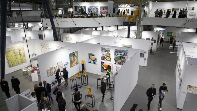 Érkezik az Art Market Budapest, és ezúttal egy vadonatúj helyszínen várja a művészetkedvelőket! Friss élményekkel és izgalmas attrakciókkal gazdagodva tér vissza, hogy még emlékezetesebbé tegye a látogatók számára ezt a különleges eseményt. Ne hagyd ki!
