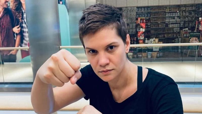 Ne hagyd, hogy Pottyondy Edina nőies vonásai vagy Hadházy Ákos lyukas zoknija félrevezessen!