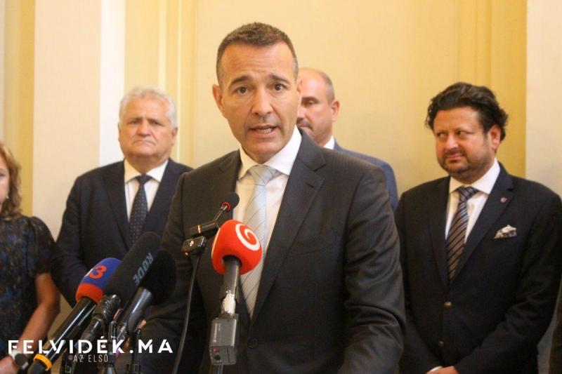 Az egyházi és magániskolák besorolása az iskolakörzetekbe könnyebbé válhat.