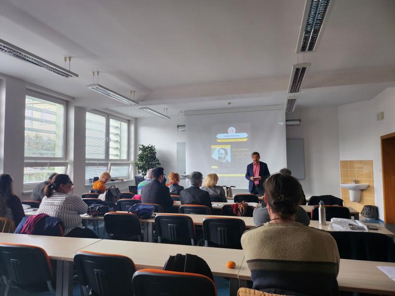 Jókai öröksége Eperjesen: friss perspektívák a nemzeti identitás és a történelmi gondolkodás vizsgálatában

Eperjes városa, a magyar irodalom egyik kiemelkedő alakjának, Jókai Mórnak az emlékét őrzi, és új lehetőségeket kínál a nemzeti identitás valamint 