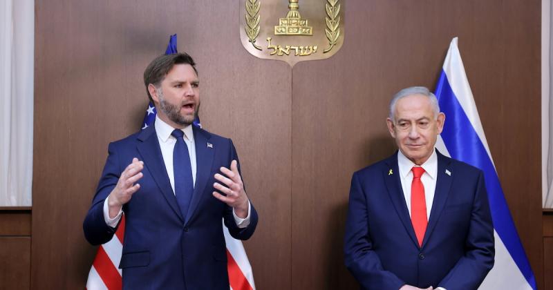 J. D. Vance véleménye szerint elengedhetetlen, hogy a Hamászt semlegesítsük, és ezzel párhuzamosan megkezdjük Gáza újjáépítését. Az átfogó megoldás érdekében fontos, hogy a konfliktus gyökerét célozzuk meg, és a helyi közösségek számára fenntartható jövőt