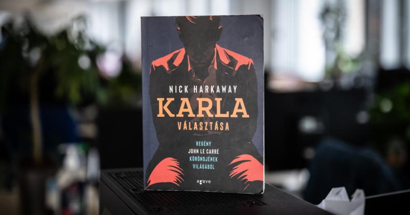 A kémregény mestere, akinek művei sokáig meghódították a könyvesboltok polcait, legújabb bestsellere a tragikus eltávozása után látott napvilágot.