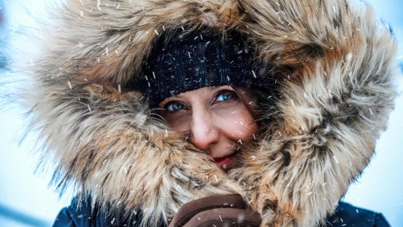 Havazott Kékestetőn – egy varázslatos téli csoda! A táj fehérbe borult, a fák hóval borított ágaival festői látványt nyújtanak. A hósapkás hegyek között sétálva a friss, hideg levegő és a hó ropogása alatt érezhetjük a természet csodálatos erejét. A látvá