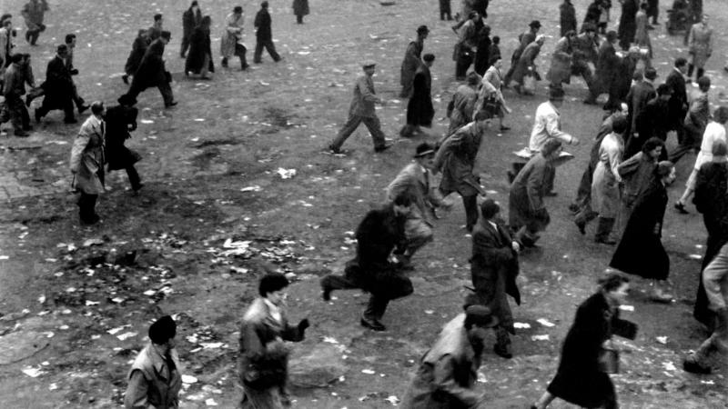 Dumdum golyók a szabadságharcosok ellen – emlékezetes pillanatok a 69 évvel ezelőtti, 1956-os forradalom és szabadságharc történetéből. E különleges események során a magyar nép bátorsága és elszántsága nemcsak a megszállók ellen irányult, hanem egy új jö